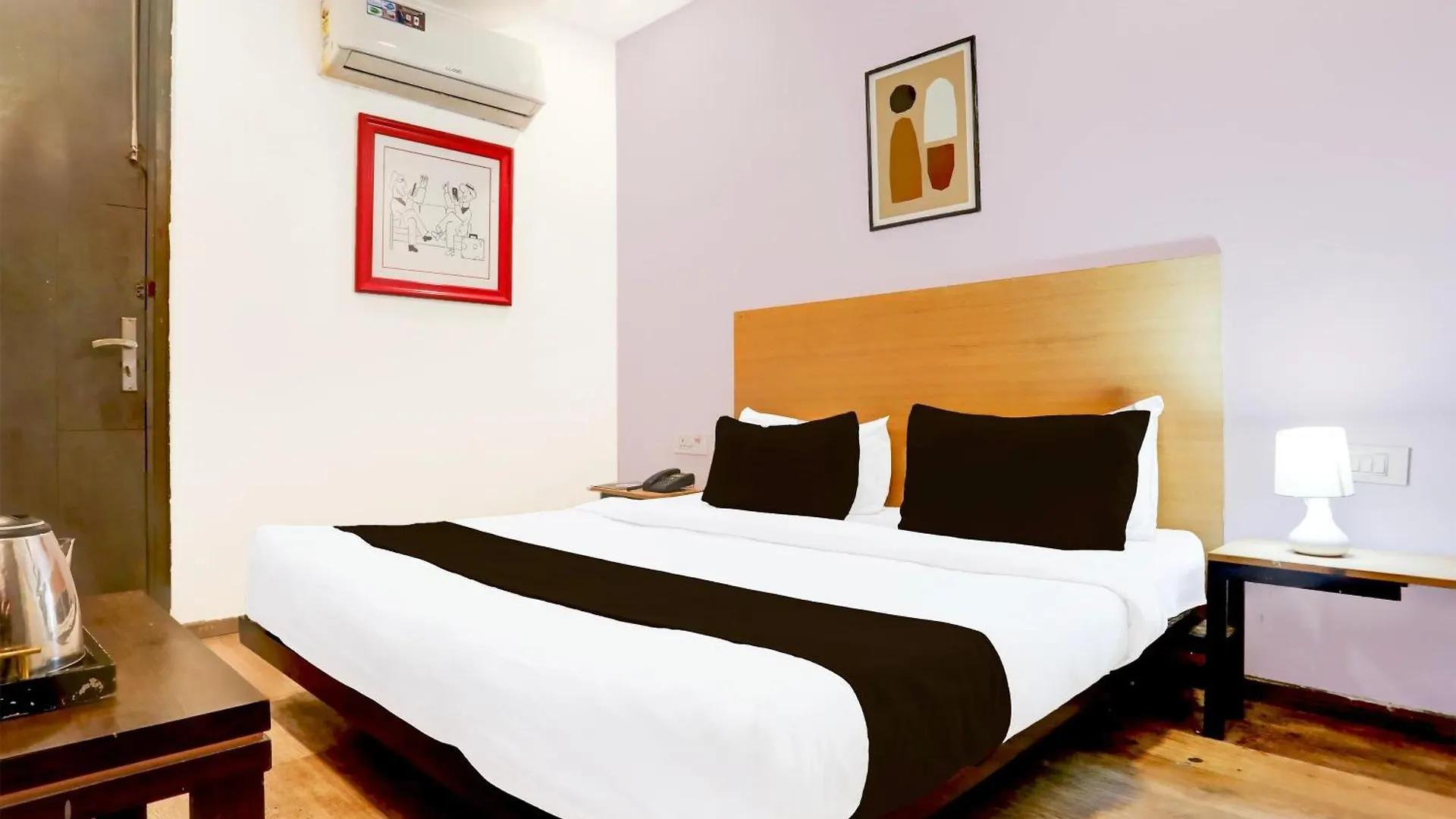 Super Townhouse Rohini Sector 24 Hotel Delhi  4*, Delhi (National Capital Territory of India)